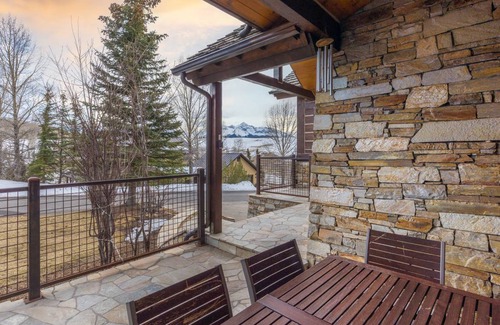 Timber Ridge House | 418 m² House ∙ 5 bedrooms ∙ 14 guests