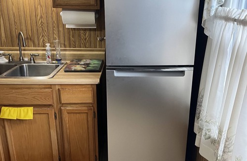 Buffalo Apartment | 420 Friendly 3 bedroom upstairs apartment. Street parking. Covered porch