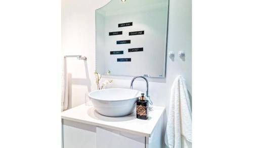 Big Bay Apartment | 42DolphinRidge