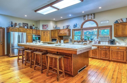 Maggie Valley Cabin | 44 Gathering Place (Hot Tub) 44 Golf View Rd: 6 BR, 4.5 BA Cabin/Bungalow in Maggie Valley, Sleeps 14