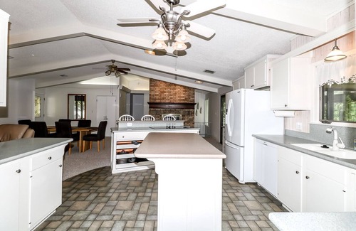 Hot Springs Village House | 44 Pego Circle - HDTV, WIFI. A nicely updated vacation rental home near Lake
