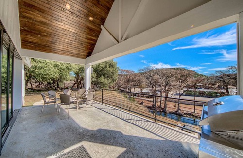 Canyon Lake House | 441 m² House ∙ 8 bedrooms ∙ 30 guests