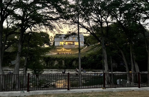 Canyon Lake House | 441 m² House ∙ 8 bedrooms ∙ 30 guests