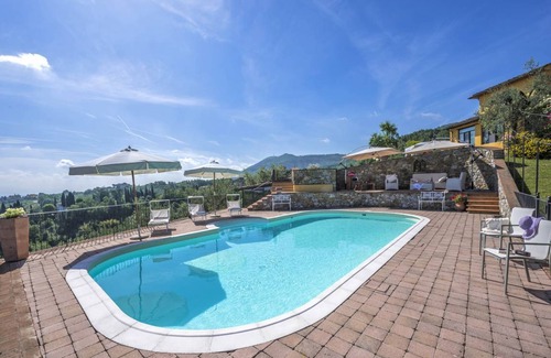 Casalguidi Villa | 450 m² Villa ∙ 7 bedrooms ∙ 14 guests