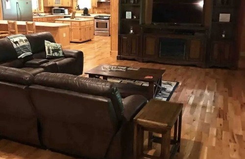 Waco Cabin | 4500 sq ft Secluded Log Cabin Home on 17 acres