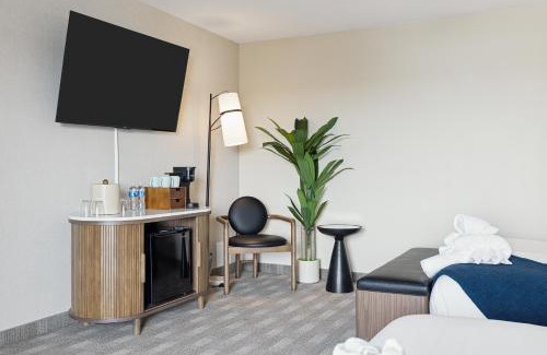 Morro Bay Hotel | 456 Embarcadero Inn & Suites