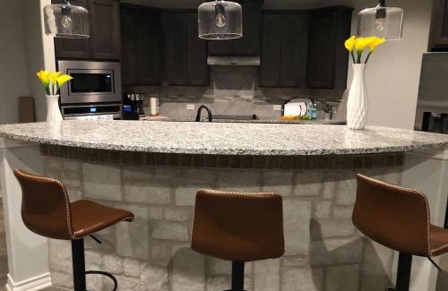 Medina Valley House | 4722 Modern Comforts in San Antonio