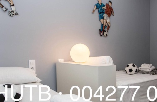 La Maternitat i Sant Ramon Apartment | 48. Futbol G22 Apartment