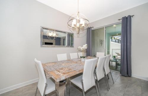 Campbell House | 4964RS TOWNHOUSE 4 BEDROOMS & 3 BATHROOMS + POOL