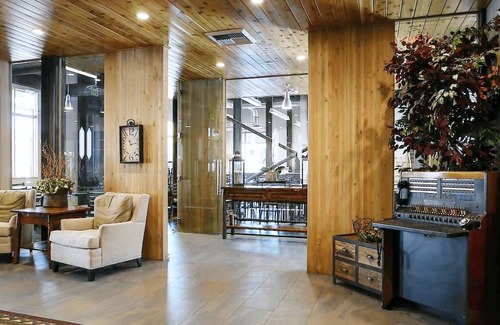 Jackson Hotel | 49er Inn & Suites