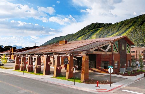 Jackson Hotel | 49er Inn & Suites