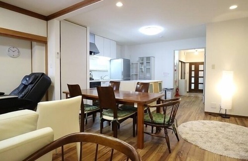 Naniwa House | 4A House for Family with tatami