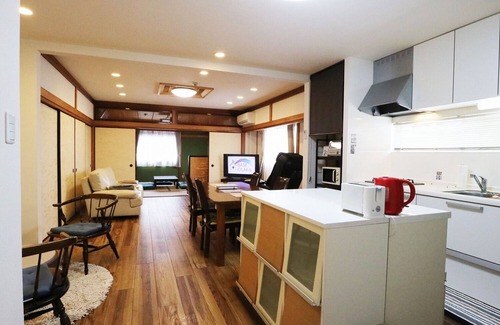 Naniwa House | 4A House for Family with tatami