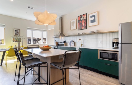 Buena Vista Apartment | 4BDR Bachelor Stay Near Broadway | Conway