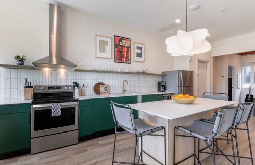 Buena Vista Apartment | 4BDR Bachelor Stay Near Broadway | Conway