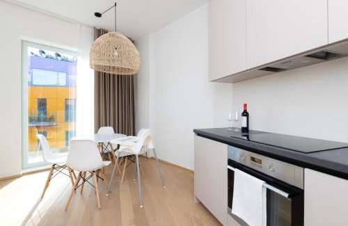 Kadriorg Apartment | 4bdr Modern and Stylish Apartment near Kadriorg with Free Parking