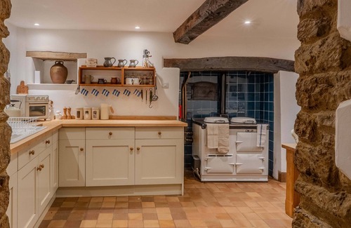 Chipping Norton House | 4Bed Thatched Cottage in Oxfordshire