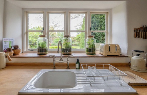 Chipping Norton House | 4Bed Thatched Cottage in Oxfordshire