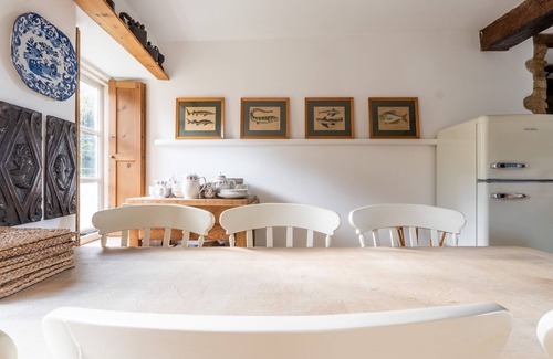 Chipping Norton House | 4Bed Thatched Cottage in Oxfordshire