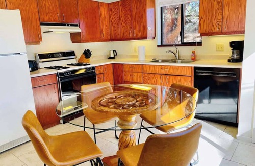 Reno House | 4Bedrooms/Ranch House/10 Beds