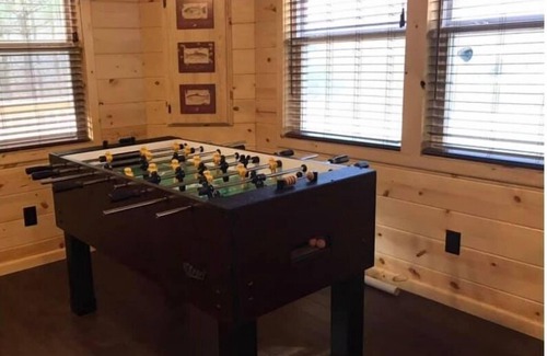 Lejunior Cabin | 4BR 2 Bath w/hot tub and game room. Within 10 mins of Harlan & Cumberland.