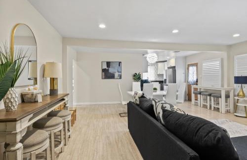 Lynwood House | 4BR-2B Near LAX, SoFi, & Disney