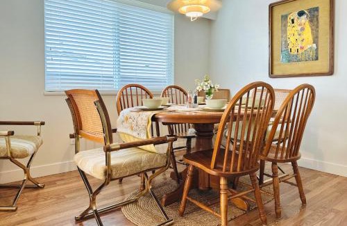 Renfrew-Collingwood House | 4BR 2BA Downtown-View Cozy House with Parking, Pet-Free