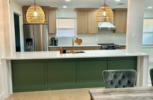 Oak Cliff House | 4BR/2BA Home Near Bishop Arts District & AT&T Stadium - Garage Parking