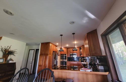 Old Timberline Cabin | 4BR, 3.5 bath. Kid-friendly full home rental with Hot Tub, and an AMAZING view.