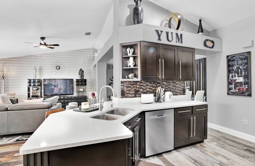 Boyette Springs Villa | 4BR/3BA 15 min to Downtown, Sports & Busch Gardens