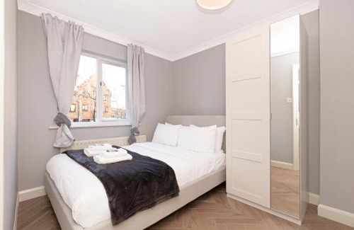 Wapping Apartment | 4BR 4-floor house, w patio, 10 min Wapping Station
