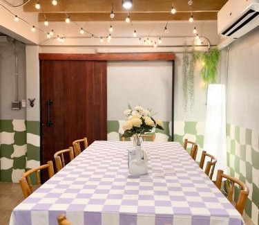 Chom Phon House | 4BR entire house next to Skytrain BTS and Subway MRT Chatuchak