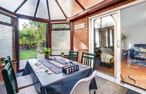 Walsall House | 4BR Family Home in 89 Highgate with Jacuzzi, Games Room & Free Parking Near Birmingham