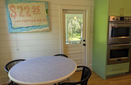 Bahama House | 4BR Farm House | Chef's Kitchen | Firepit