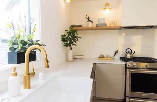 Little Italy House | 4BR - Free Parking - Walk to Nightlife in Little Italy!