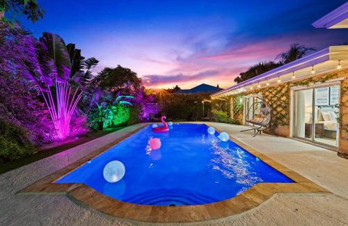 Palm Beach - West Palm Beach House | 4BR Intracoastal Retreat with Pool Games & More