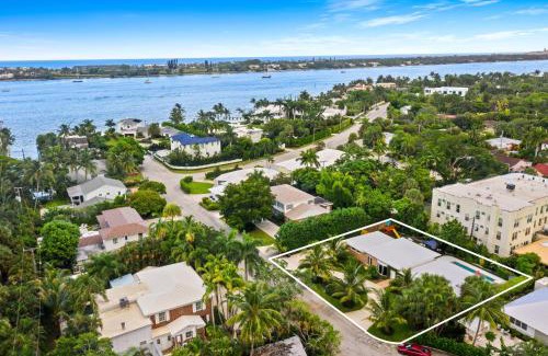 Palm Beach - West Palm Beach House | 4BR Intracoastal Retreat with Pool Games & More