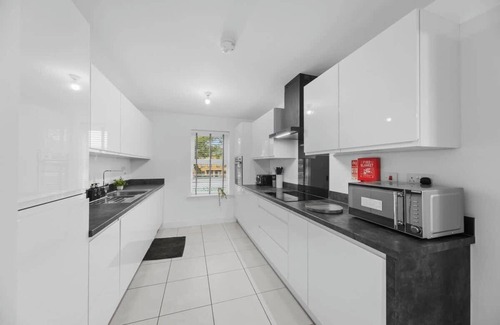 Killingbeck House | 4BR Leeds Home Perfect for Long Stays Free Parking