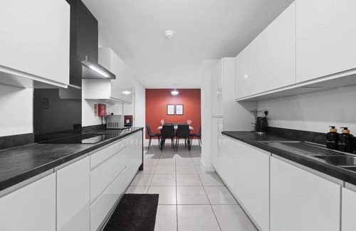 Killingbeck House | 4BR Leeds Home Perfect for Long Stays Free Parking