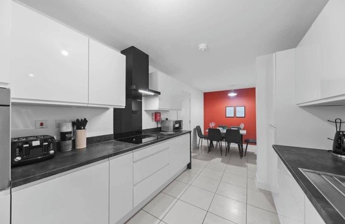 Killingbeck House | 4BR Leeds Home Perfect for Long Stays Free Parking