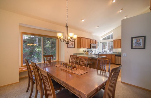 Truckee House | 4br Tahoe Donner Family Home With Hot Tub