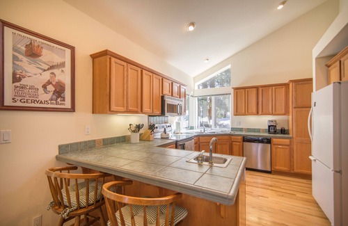 Truckee House | 4br Tahoe Donner Family Home With Hot Tub