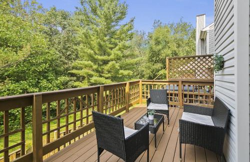 Countryside House | 4BR Townhome, Close to Shops & Restaurants, 40 Mins to DC