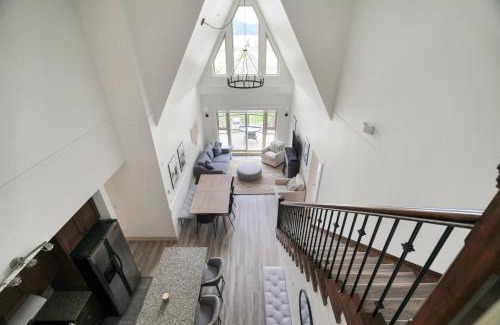 Harrison Hot Springs Apartment | 4BR Unit In The Heart Of Harrison