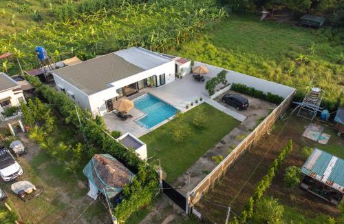 Calatagan Villa | 4BR Villa with Pool in Calatagan Batangas up to 16 Guests