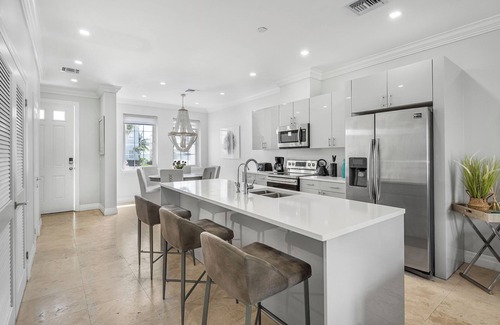 Palm Cay House | 4br -Walk to SANDY BEACH! and pool in 50 steps! Tennis! Pickle! Gated community