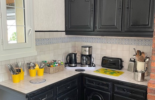 Varaville House | 4mn-sea-Cabourg 16p. gîte with swimming pool, fireplace, ping pong table, swing