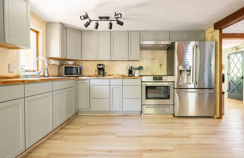 Carrollton Cabin | 4PelicansOhio: Refreshing Cabin Near Leesville Lake… Pets Welcome… 3 Queens