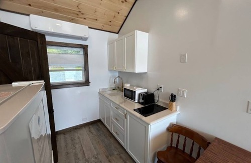 Eagle Bay Hotel | 4th Lake Front Beachside Motel room at Eagle Bay Village