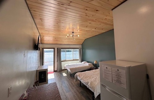 Eagle Bay Hotel | 4th Lake Front Beachside Motel room at Eagle Bay Village